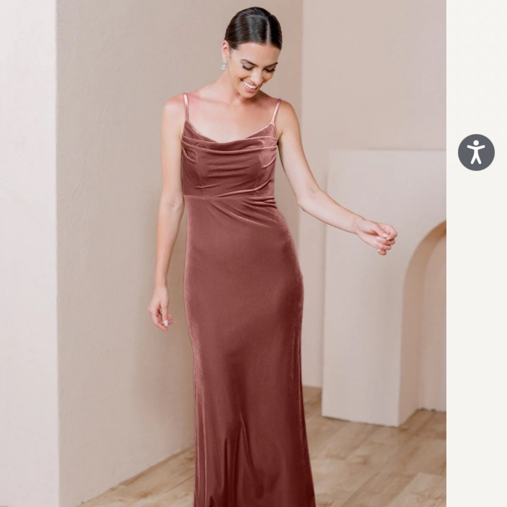 Revelry Bridesmaids Dress
Skye Velvet Terracotta